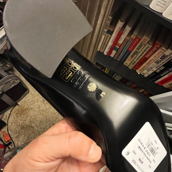 STUART WEITZMAN Black Heels - Picture 4 of 5